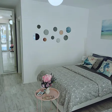 Saturn Rooms Appartement *