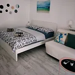 Saturn Rooms *