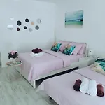 Saturn Rooms Apartment