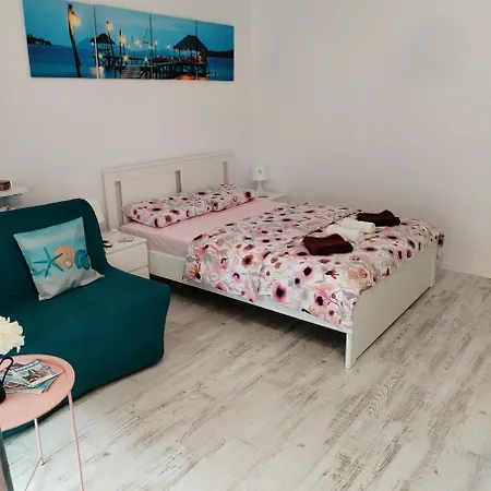 Saturn Rooms * Saturn