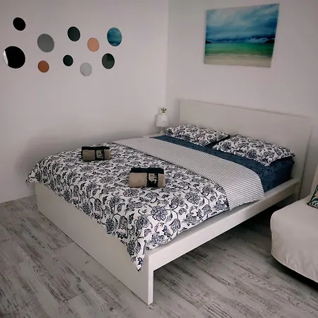 Saturn Rooms Apartment Saturn