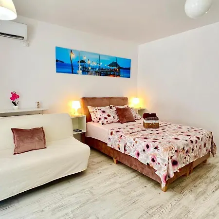 Appartement Saturn Rooms *