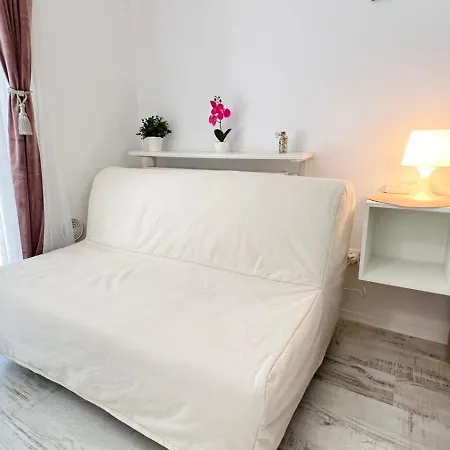 Saturn Rooms Appartement *