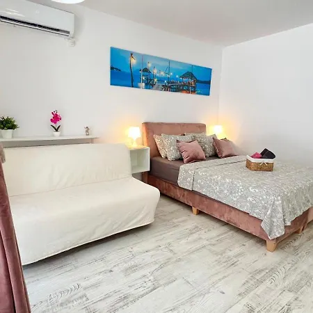 Saturn Rooms Appartement