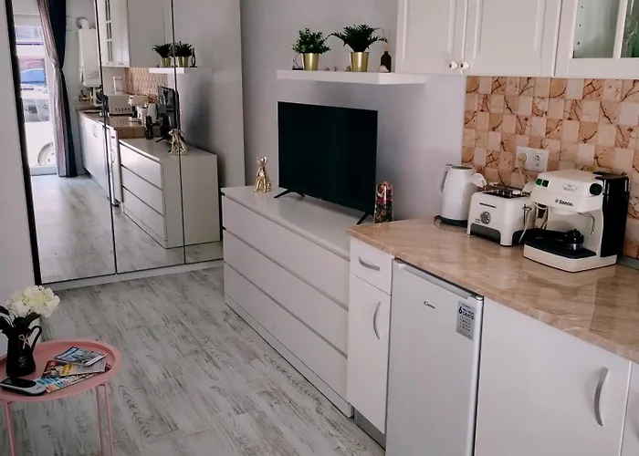 Saturn Rooms * Saturn