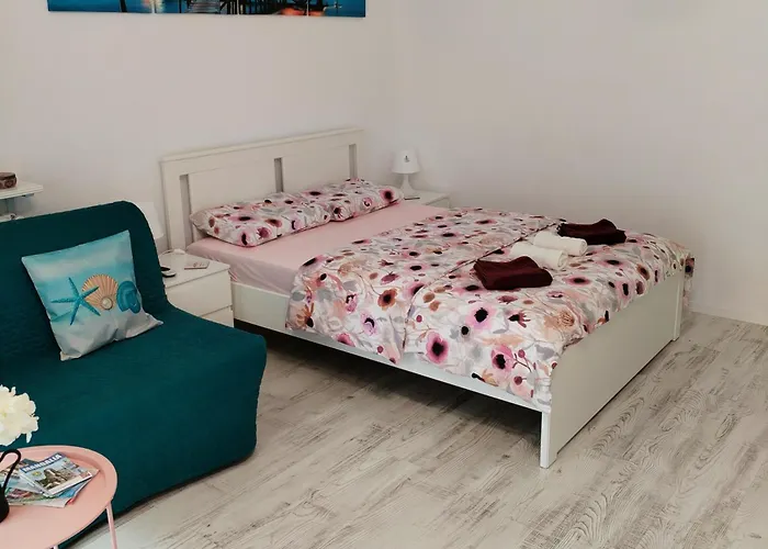 Saturn Rooms * Saturn