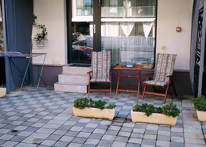 Saturn Rooms * Saturn